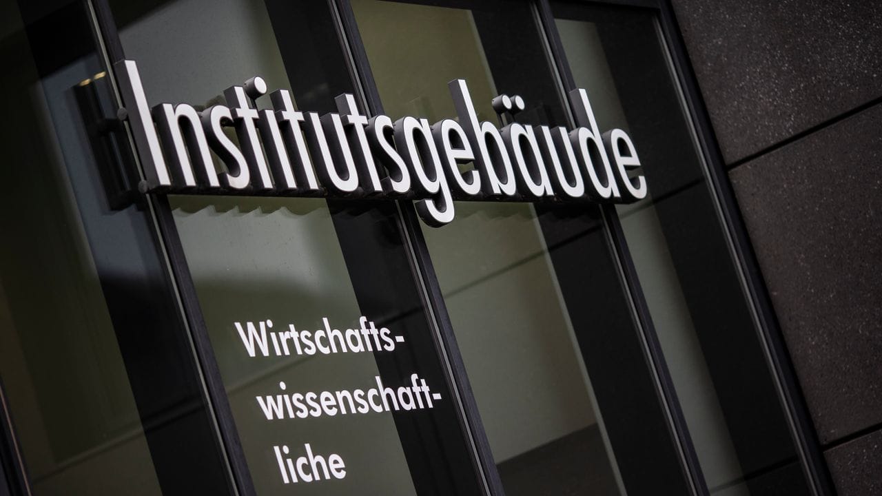 Mit über 66.