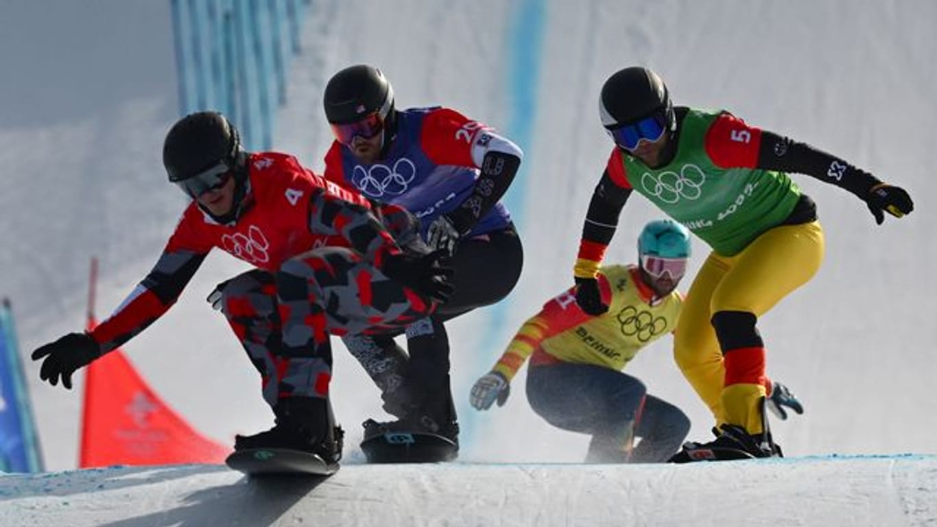 Snowboard-Crosser Martin Nörl (r) schied im Viertelfinale aus.