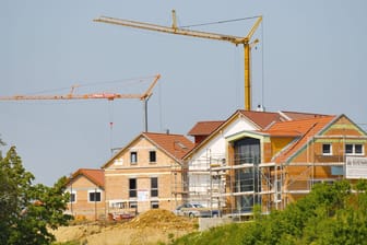 Neubaugebiet (Symbolbild): Die Preise für Baumaterialien sind im vergangenen Jahr um bis zu 77 Prozent gestiegen.