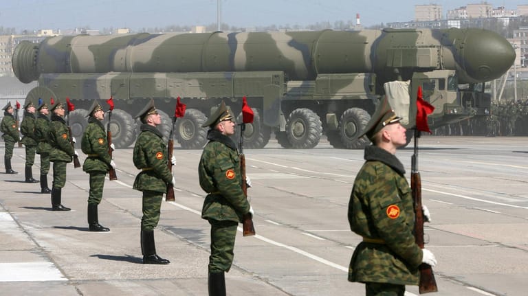Rakete auf einer russischen Militärparade: Großbritannien rechnet mit einer baldigen nuklearen Übung Russlands.