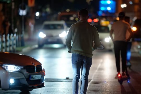 Nach einer Studie der Uni-Klinik Essen werden viele Unfälle mit E-Scootern polizeilich nicht erfasst.