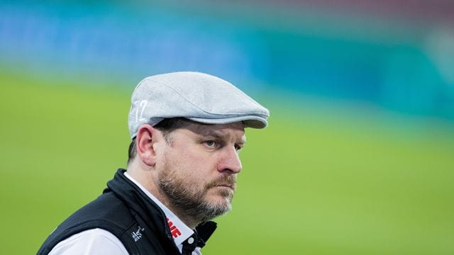 Cheftrainer Steffen Baumgart ist nach seiner einwöchigen Corona-Quarantäne auf den Trainingsplatz des 1.