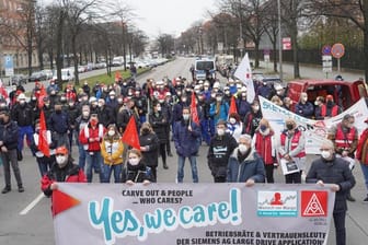 Siemens-Beschäftigte protestieren gegen Ausgliederung