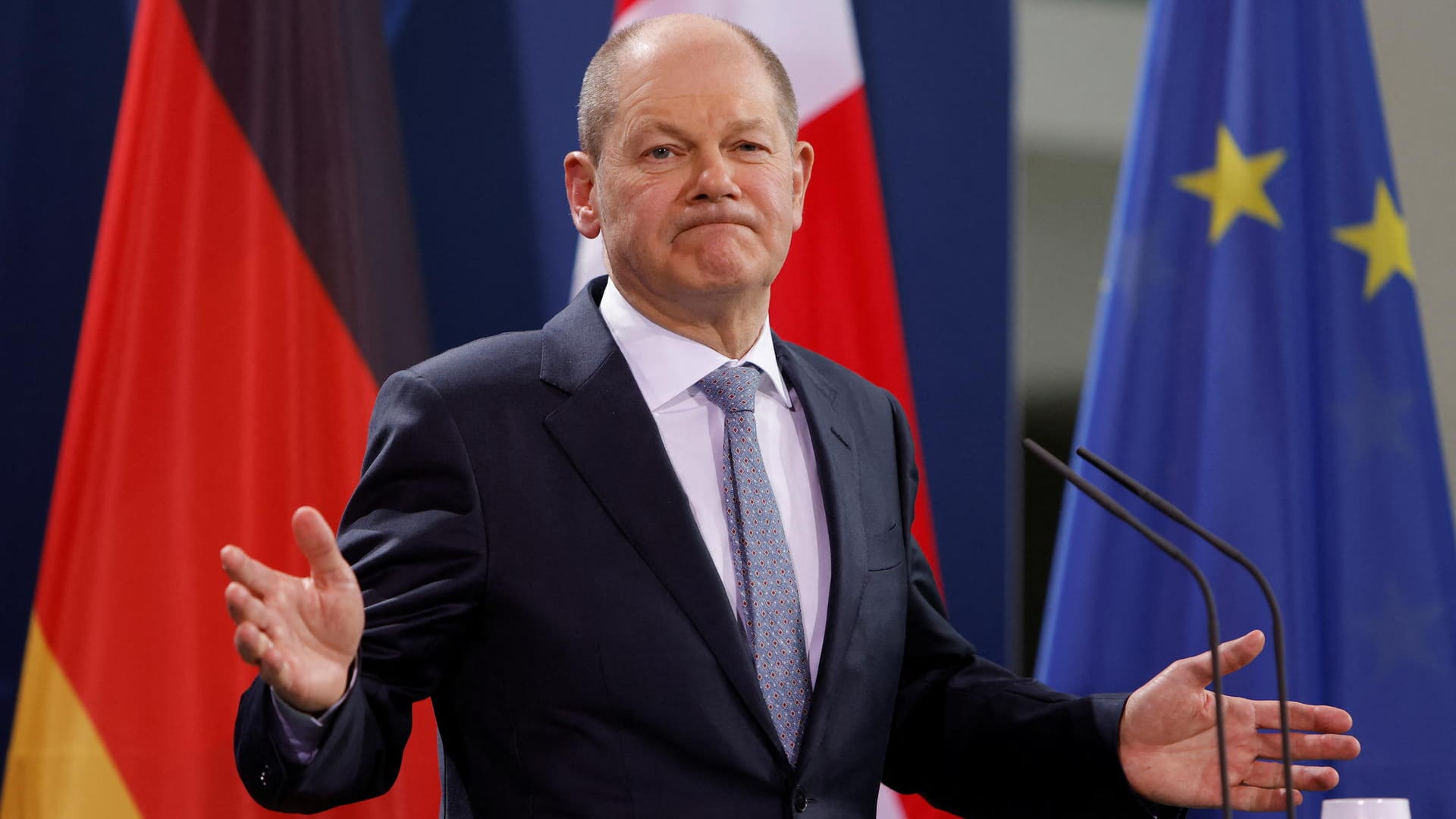 Olaf Scholz (beim Treffen mit Dänemarks Premierministerin): Bei Thema Pipeline verstummt er.