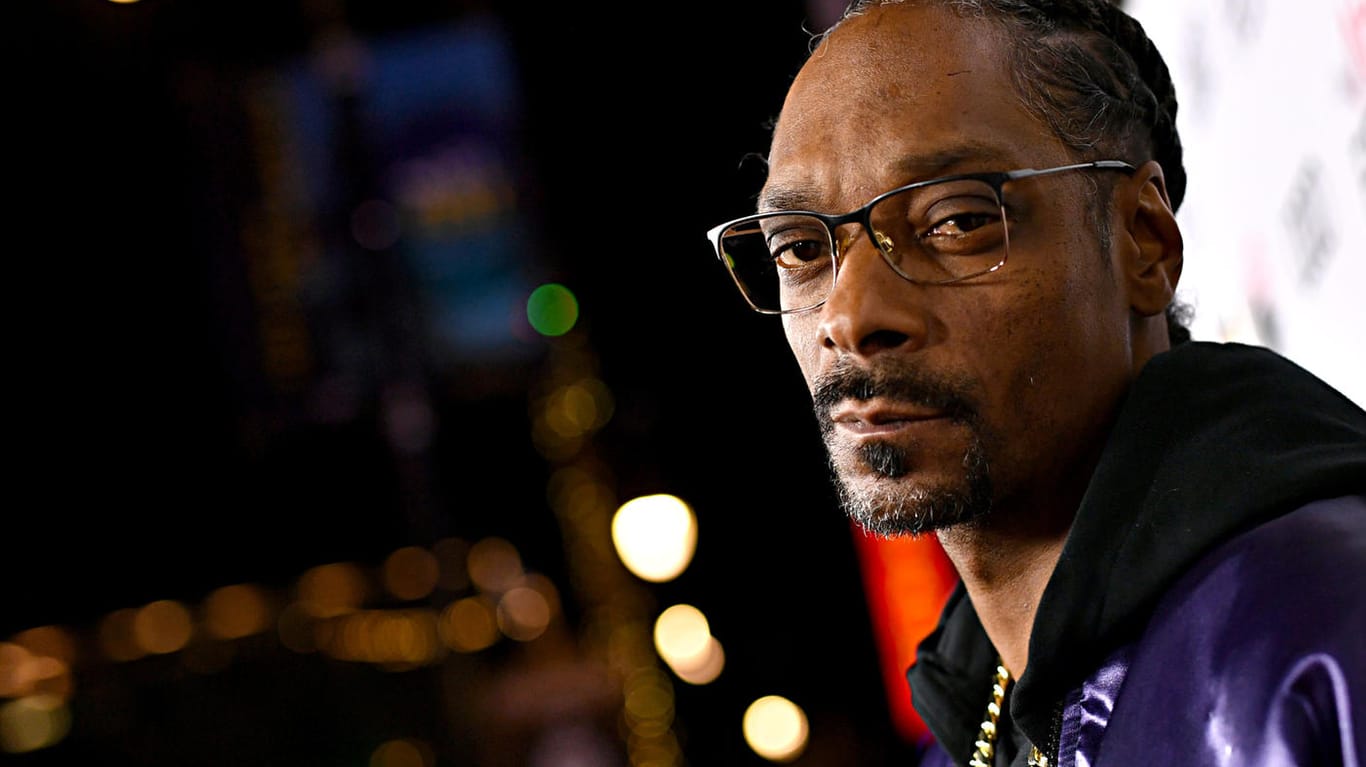 Snoop Dogg: Der US-Rapper trauert um ein Familienmitglied.