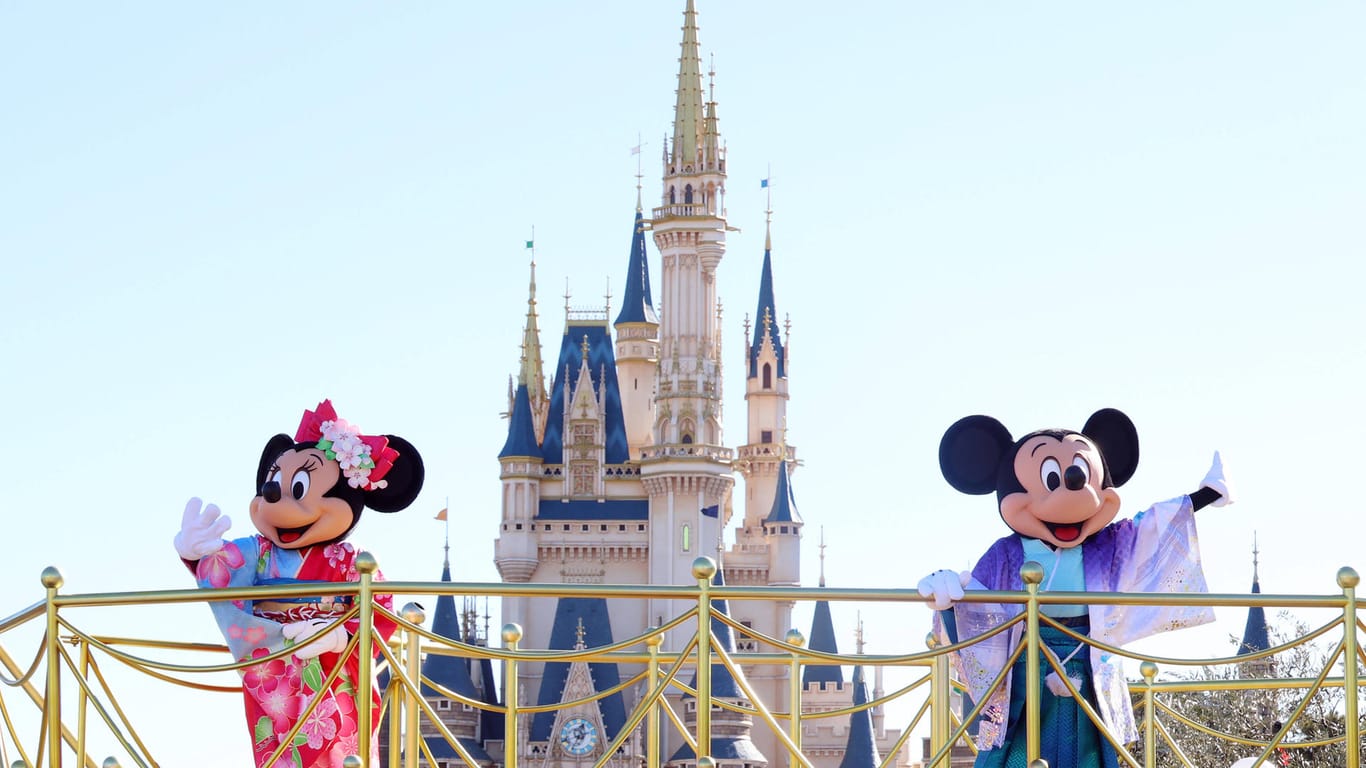 Disneyland Japan (Symbolbild): Der Konzern konnte durch die Wiederöffnung der Parks in verschiedenen Ländern seinen Gewinn steigern.