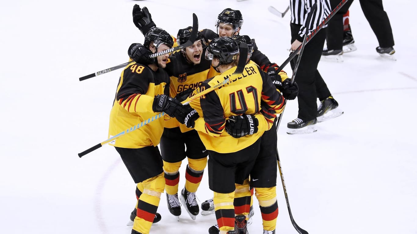 Jubeln ohne Grenzen: Die deutschen Eishockeystars feiern ihren Finaleinzug bei Olympia 2018 nach einem sensationellen Sieg gegen Olympia-Rekordsieger Kanada.