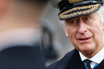 Prinz Charles: Der britische Thronfolger ist zum zweiten Mal positiv auf das Coronavirus getestet worden.