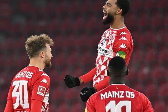 Jeremiah St. Juste (hinten) vom FSV Mainz 05