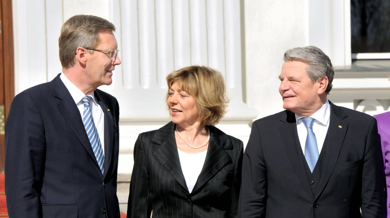 Christian Wullf und Joachim Gauck (r.): Nach dem Rücktritt Wulffs zog der frühere Bundesbeauftragte für die Stasi-Unterlagen ins Schloss Bellevue ein.