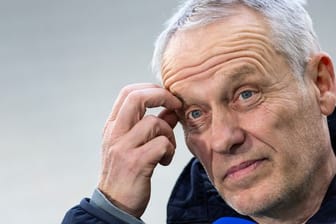 Steht einer Einführung von Playoffs in der Fußball-Bundesliga kritisch gegenüber: Freiburgs Trainer Christian Streich.