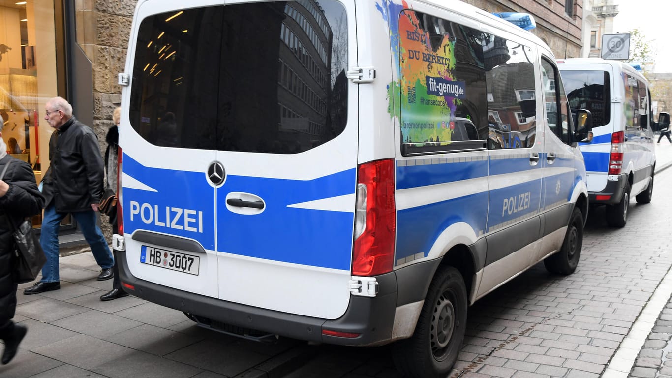 Wagen der Polizei Bremen (Archivbild): Die Beamten konnten Tatverdächtige identifizieren.