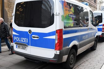 Wagen der Polizei Bremen (Archivbild): Die Beamten konnten Tatverdächtige identifizieren.
