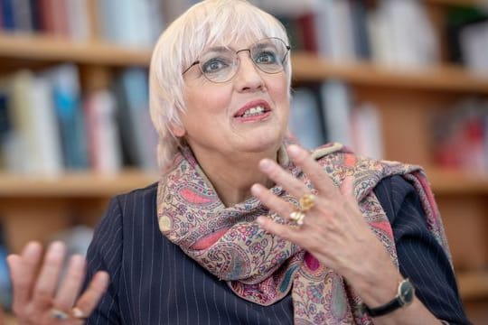 Claudia Roth hat im männlich dominierten Bundestag schon einige Jahre hinter sich.