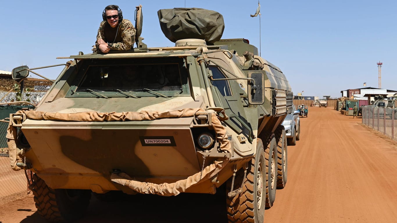 Bundeswehrsoldat im Camp Castor von Mali: Steht der deutsche Einsatz auf der Kippe? (Archivfoto)