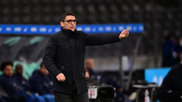 Hertha und Cheftrainer Tayfun Korkut reisen mit Personalsorgen nach Fürth. Hertha und Cheftrainer Tayfun Korkut reisen mit Personalsorgen nach Fürth.