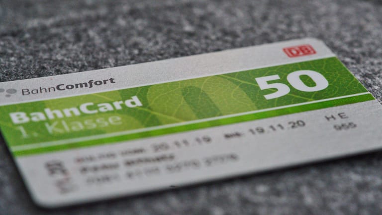 Bahncard: Wer beim Bonussystem der Deutschen Bahn genug Punkte gesammelt hat, erhält auf seiner Bahncard einen Bahn-Comfort-Aufdruck.