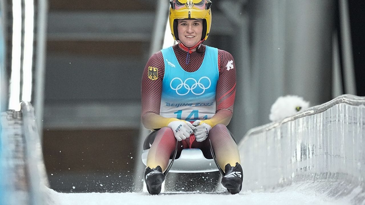 Ist mit ihrer sechsten Goldmedaille bei Winterspielen deutsche Rekord-Olympiasiegerin: Natalie Geisenberger. Ist mit ihrer sechsten Goldmedaille bei Winterspielen deutsche Rekord-Olympiasiegerin: Natalie Geisenberger.