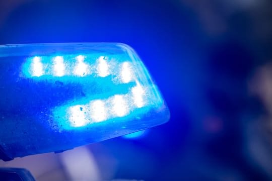 Am Samstagabend ist eine junge Frau im Berliner Stadtteil Prenzlauer Berg von mehreren Angreifern verprügelt worden.