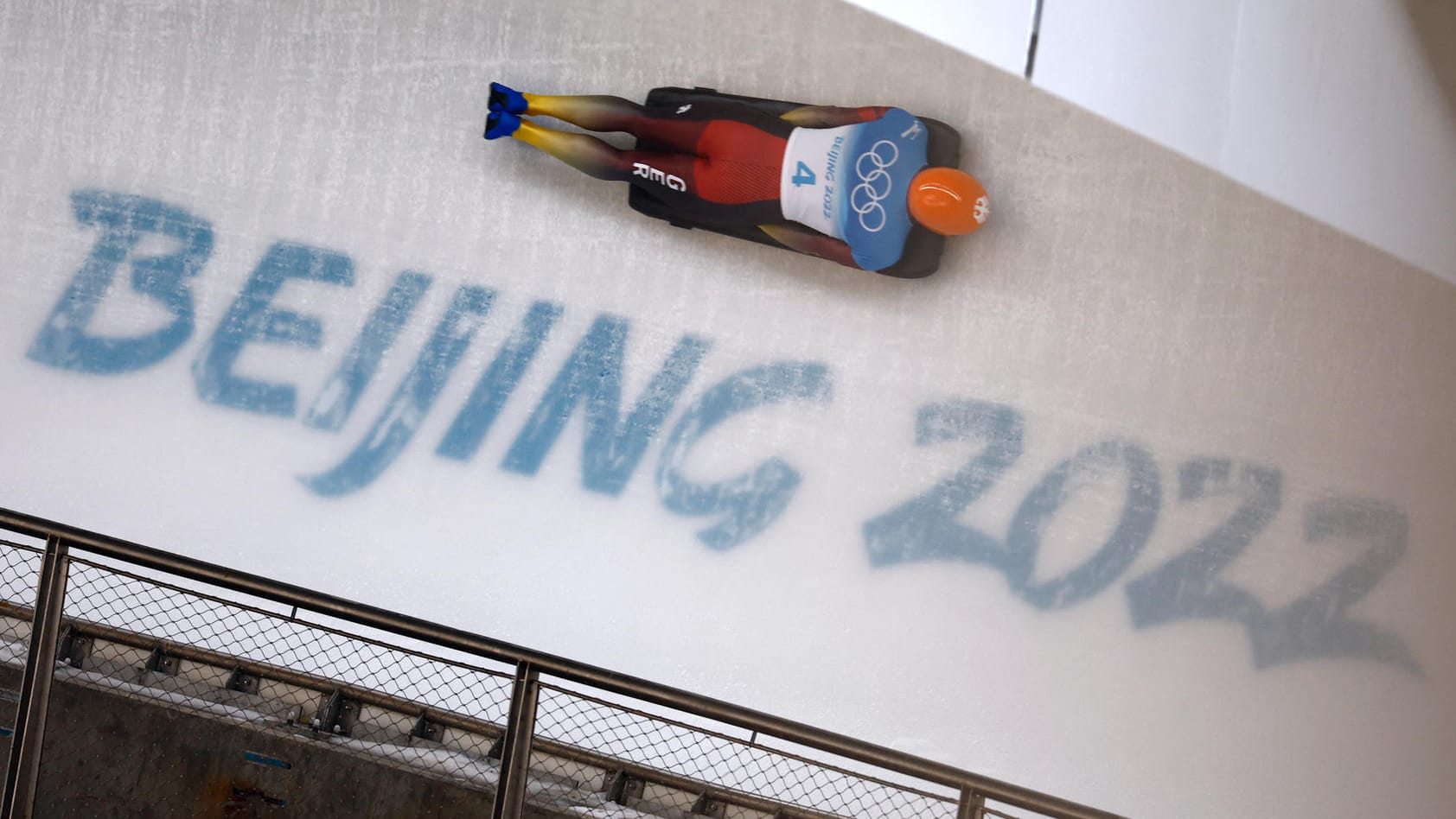 Kopfüber im Eiskanal: Der deutsche Skeletoni Christopher Grotheer hat am Freitag beste Aussichten auf eine Godmedaille.