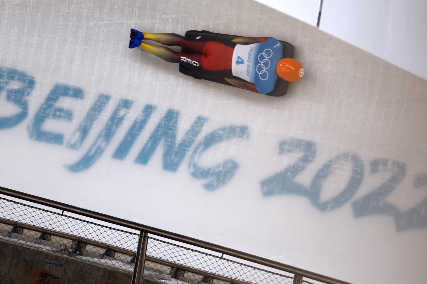 Kopfüber im Eiskanal: Der deutsche Skeletoni Christopher Grotheer hat am Freitag beste Aussichten auf eine Godmedaille.