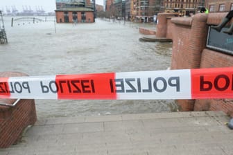 Hochwasser in Hamburg (Archivbild): Sturmfluten und Starkregen werden immer häufiger.