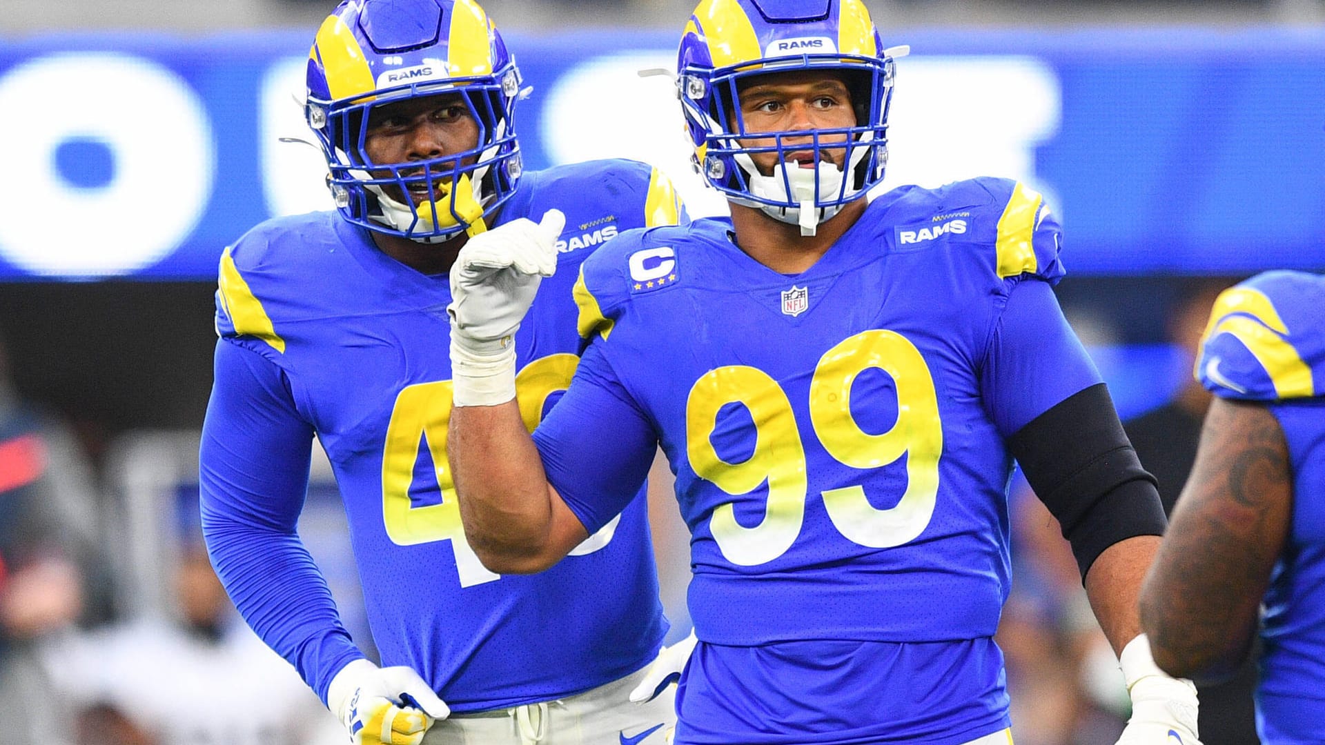 Von Miller (l.) und Aaron Donald sind ein gefürchtetes Duo in der NFL.