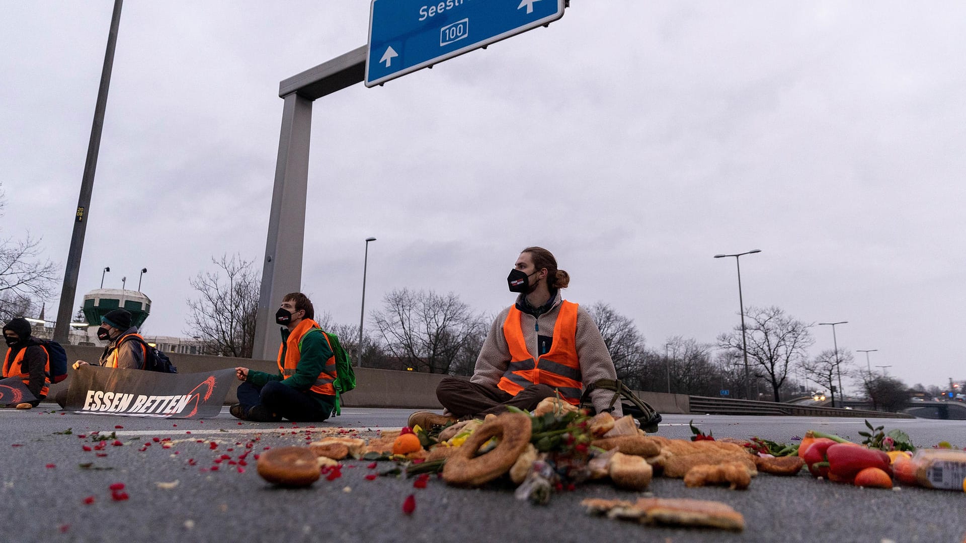 Autobahnblockade in Berlin (Archivbild): Es bildet sich Stau.