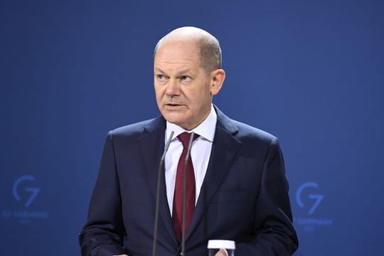 Bundeskanzler Olaf Scholz (SPD) gibt mit den Spitzen der drei baltischen Staaten eine Pressekonferenz.