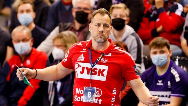 Trainer Maik Machulla und seine Flensburger kamen in Wetzlar nicht über ein 29:29 hinaus.