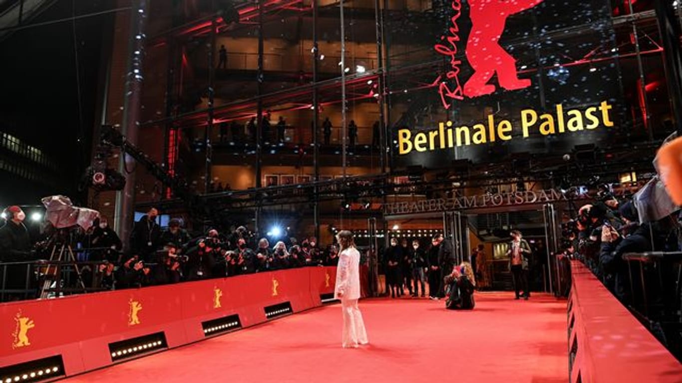 Schauspielerin Anne Ratte-Polle auf dem roten Teppich der Berlinale.