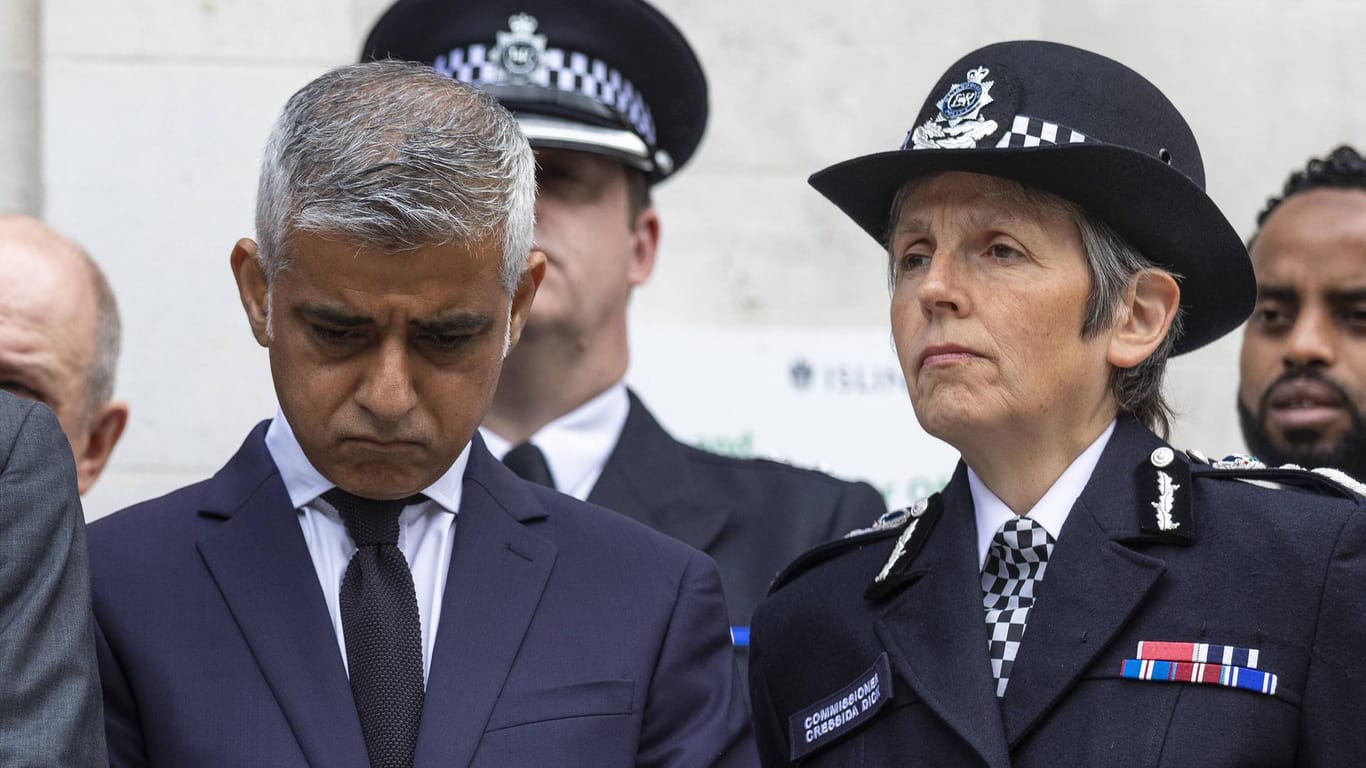 Der Bürgermeister und seine Polizeichefin: Khan zeigte sich von dem Verhalten der Polizisten "vollkommen angewidert".