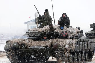 Ukrainische Soldaten bei einer Militärübung: Russland fordert, Kiew zur Erfüllung des Friedensplans zu drängen.