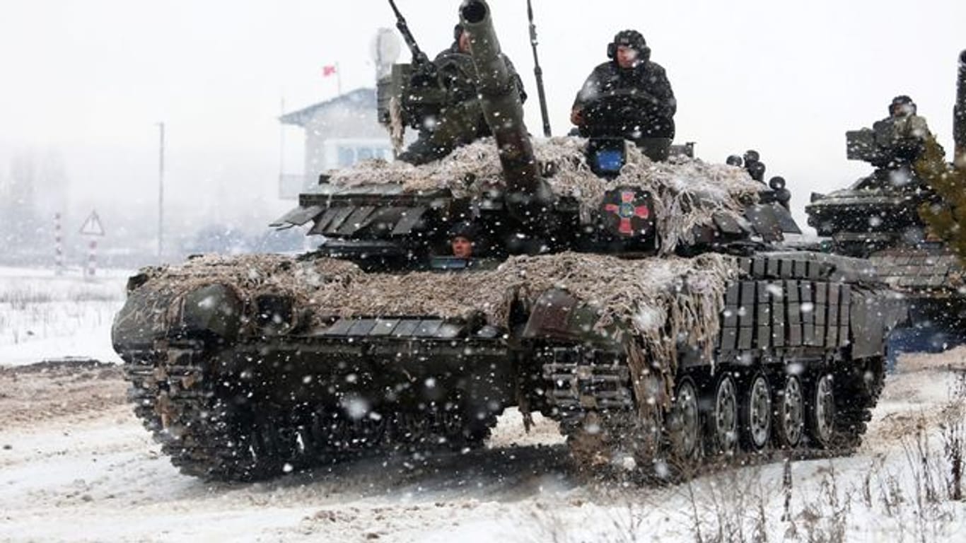 Ukrainische Soldaten während einer Militärübung in der Region Charkiw.