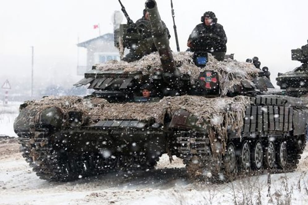 Ukrainische Soldaten während einer Militärübung in der Region Charkiw.