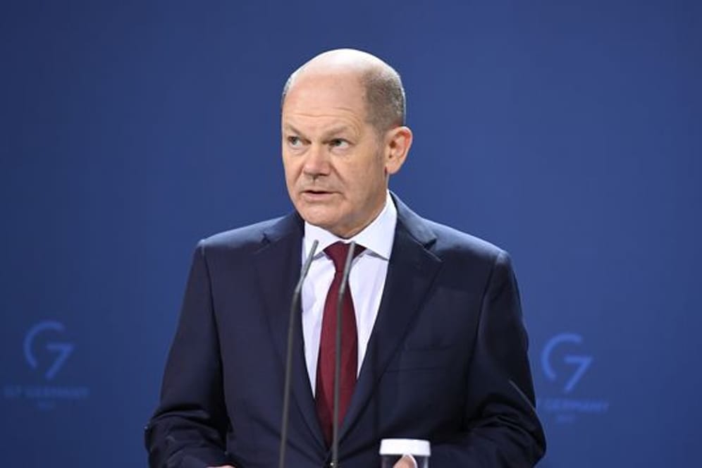 Bundeskanzler Olaf Scholz (SPD) bei einer Pressekonferenz mit den Spitzen der drei baltischen Staaten.