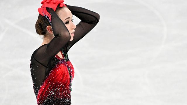 Kamila Walijewa hatte mit dem russischen Team Olympia-Gold gewonnen. Kamila Walijewa hatte mit dem russischen Team Olympia-Gold gewonnen.