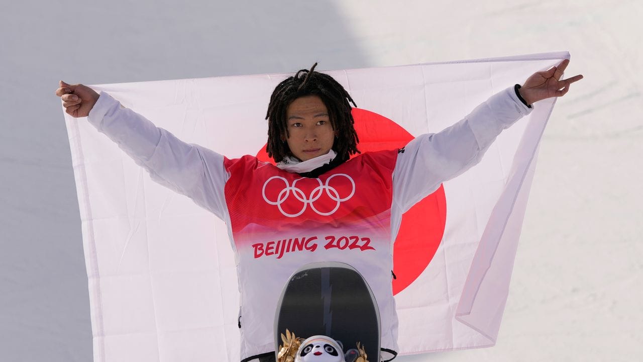 Der Japaner Ayumu Hirano holte Gold in der Halfpipe. Der Japaner Ayumu Hirano holte Gold in der Halfpipe.