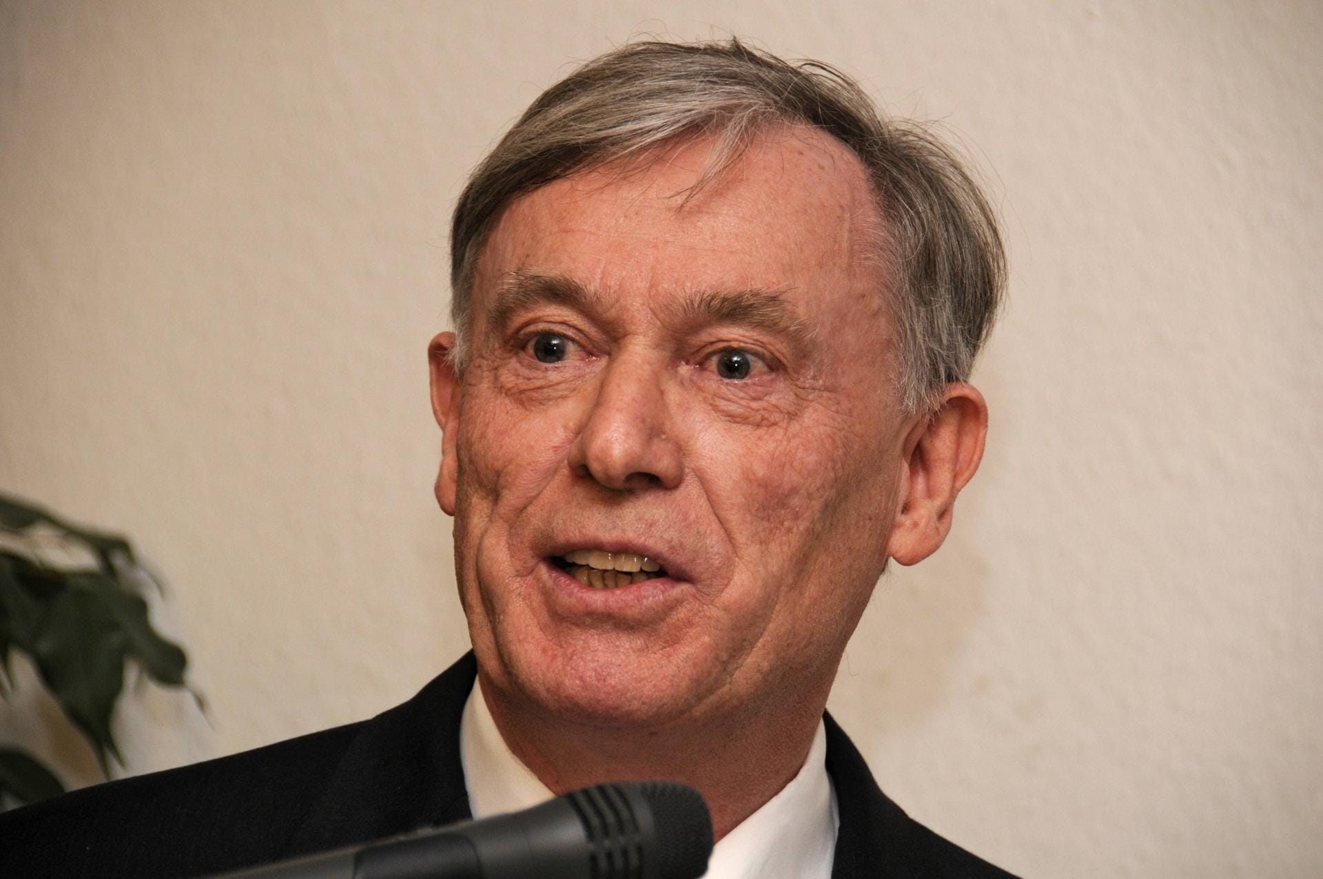 Horst Köhler (CDU): Er übernahm 2004 das Amt von Johannes Rau. Am 31. Mai 2010 trat er von seinem Amt als Bundespräsident zurück.