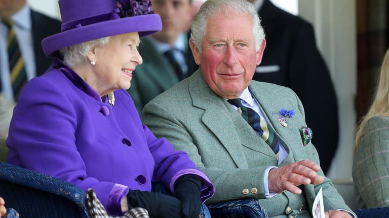 Queen Elizabeth II. und Prinz Charles trafen sich kurz vor seinem positiven Corona-Test.