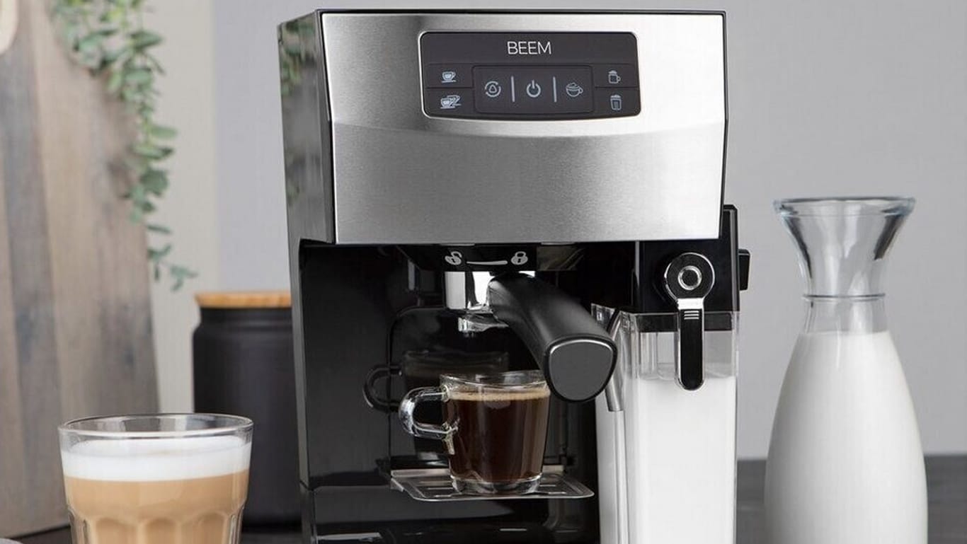 Heute können Sie diverse Kaffeemaschinen von der Siebträgermaschine bis zu Kaffeevollautomaten zu Top-Preisen ergattern.
