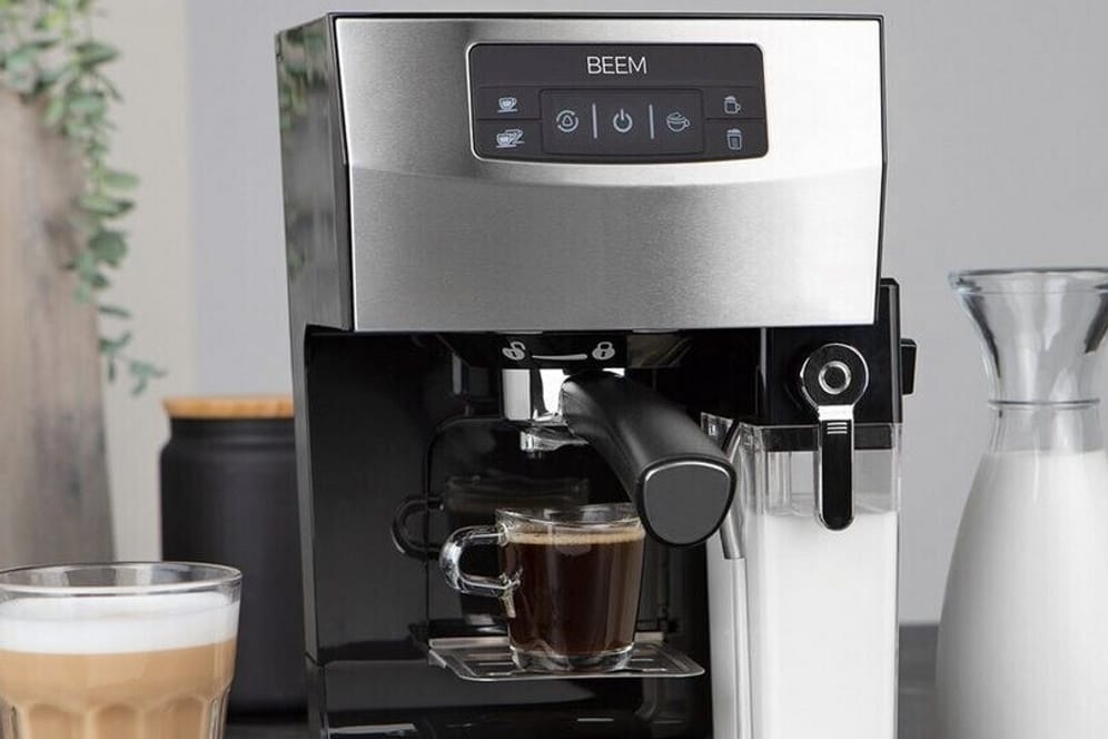 Heute können Sie diverse Kaffeemaschinen von der Siebträgermaschine bis zu Kaffeevollautomaten zu Top-Preisen ergattern.