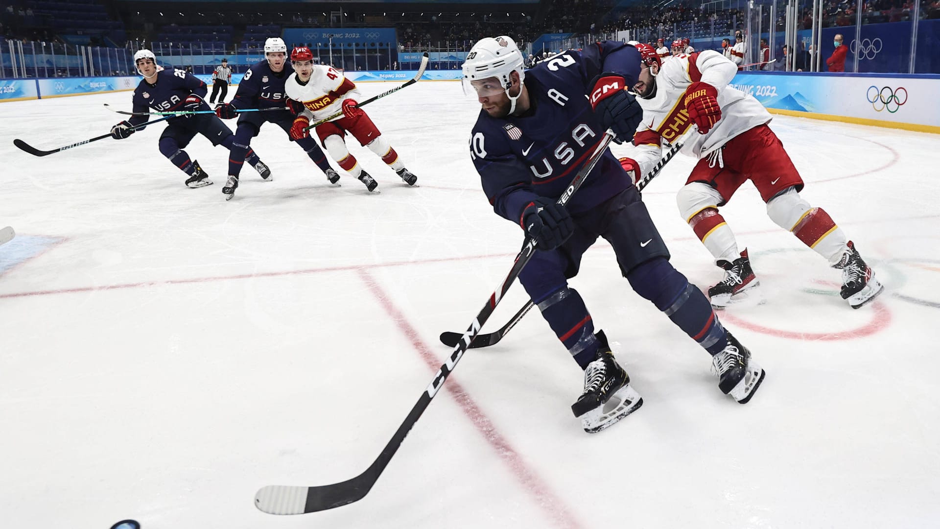 Das Eishockeyteam der USA im Spiel gegen China.