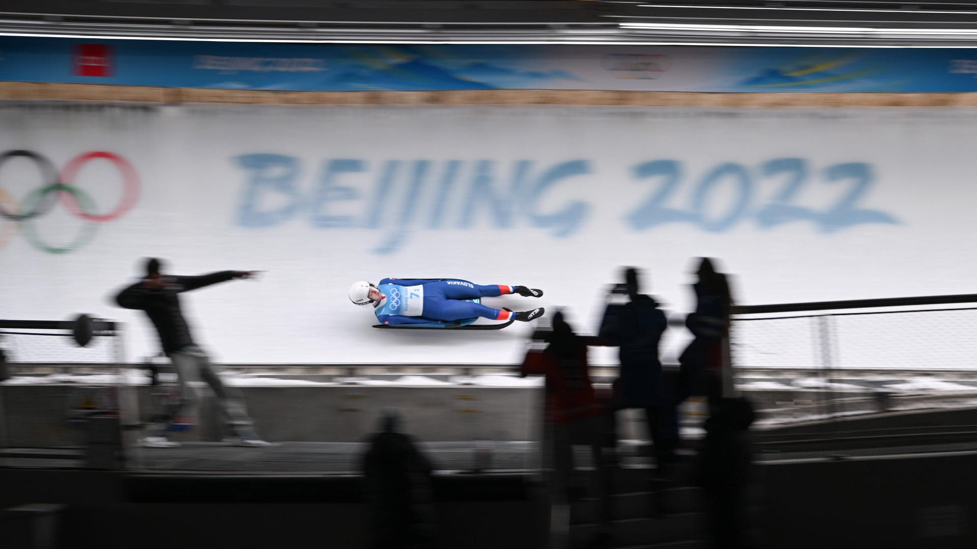 Rodeln im YanqingNational Sliding Centre in Peking.