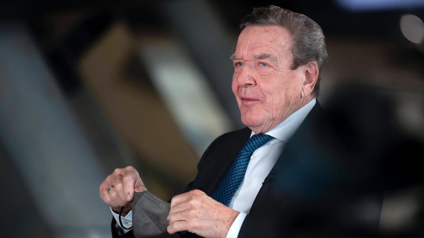 Gerhard Schröder: Der ehemalige Bundeskanzler wird von SPD-Parteikollegen derzeit scharf kritisiert.