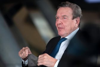 Gerhard Schröder: Der ehemalige Bundeskanzler wird von SPD-Parteikollegen derzeit scharf kritisiert.