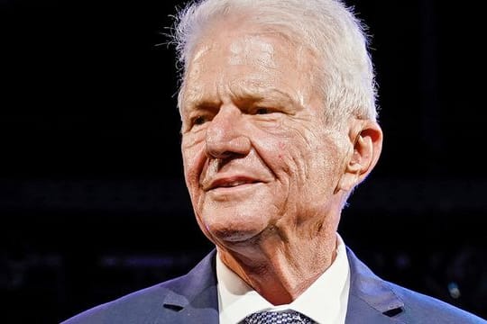 Hoffenheims Ex-Mäzen Hopp wurde von BVB-Fans auf Spruchbändern und in Sprechchören massiv beleidigt.