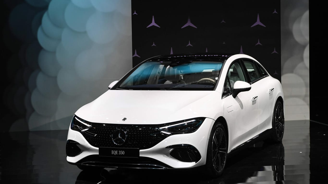 Mercedes-Benz EQE: Die elektrische Alternative zur E-Klasse soll im Sommer erscheinen.