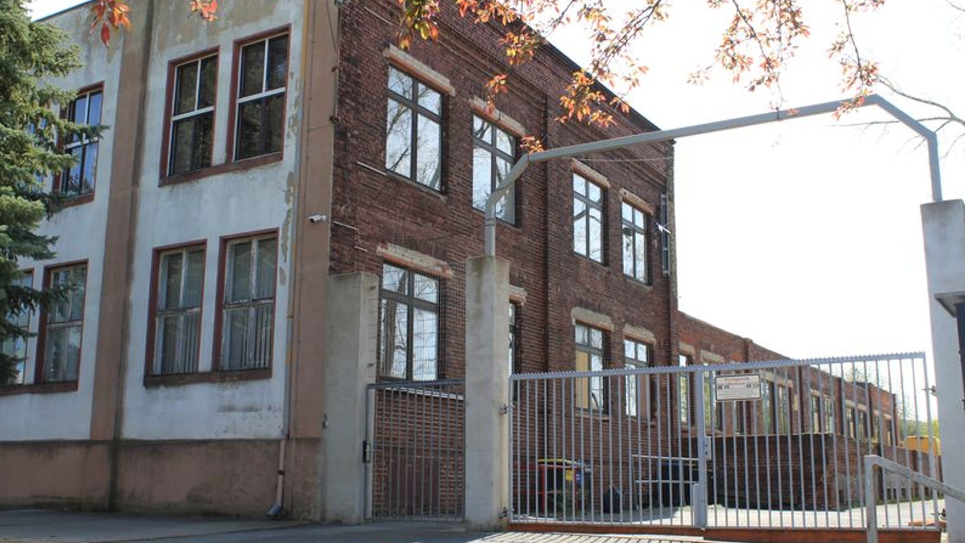 Das Gebäude, um das es geht: Es wurde vor 15 Jahren von einem mutmaßlichen Rechtsextremisten gekauft. Das Gebäude, um das es geht: Es wurde vor 15 Jahren von einem mutmaßlichen Rechtsextremisten gekauft.