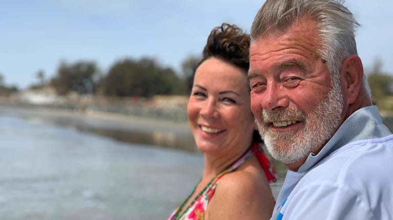 Harry Wijnvoord mit seiner Frau: Iris Dahlke und der Moderator in Gambia (Westafrika) im Mai 2019.